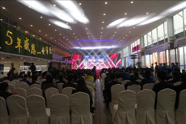 五年感恩 一路有你——球友会体育-球友会体育（中国）官方在线
智能挖掘机湖南代理商2014年度VIP客户授牌