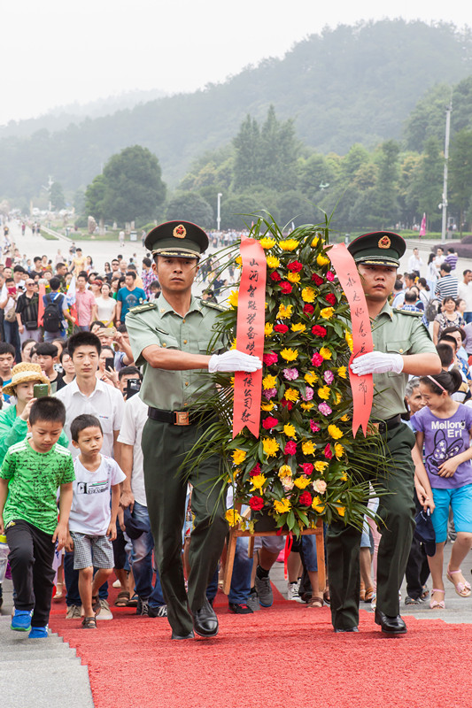 开挖机，坐游艇、飞机 球友会体育-球友会体育（中国）官方在线
智能开展员工家属开放日活动