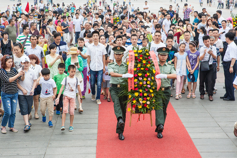 开挖机，坐游艇、飞机 球友会体育-球友会体育（中国）官方在线
智能开展员工家属开放日活动