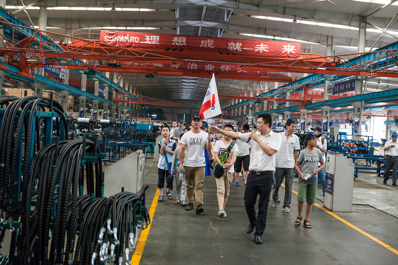 开挖机，坐游艇、飞机 球友会体育-球友会体育（中国）官方在线
智能开展员工家属开放日活动