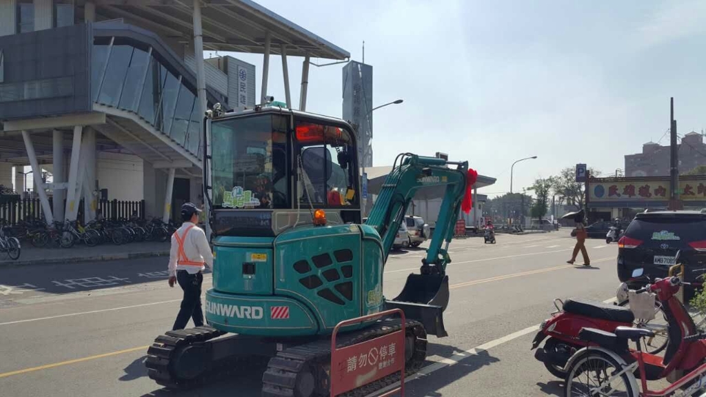 嘉義市长大赞球友会体育-球友会体育（中国）官方在线
智能挖掘机环台义举