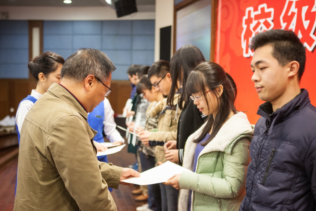 2015年度“球友会体育-球友会体育（中国）官方在线
英才”奖，74名学子受益