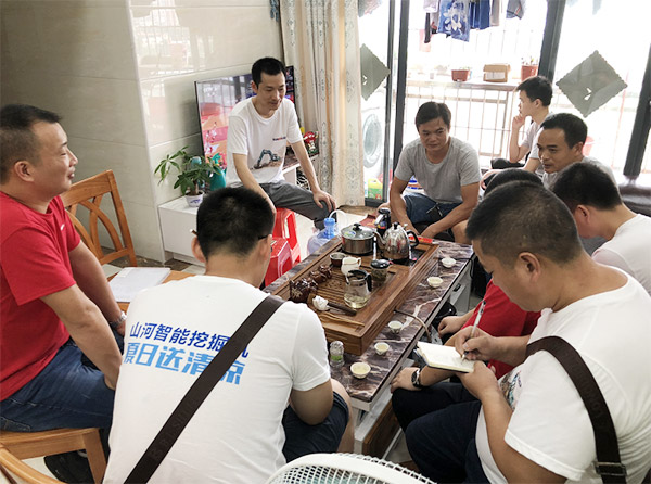 “清凉”送到客户手中，为球友会体育-球友会体育（中国）官方在线
智能售后服务活动打CAII