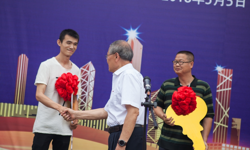 民族挖掘机品牌先导者，球友会体育-球友会体育（中国）官方在线
智能“城镇建设利器”SWE80E9荣耀上市