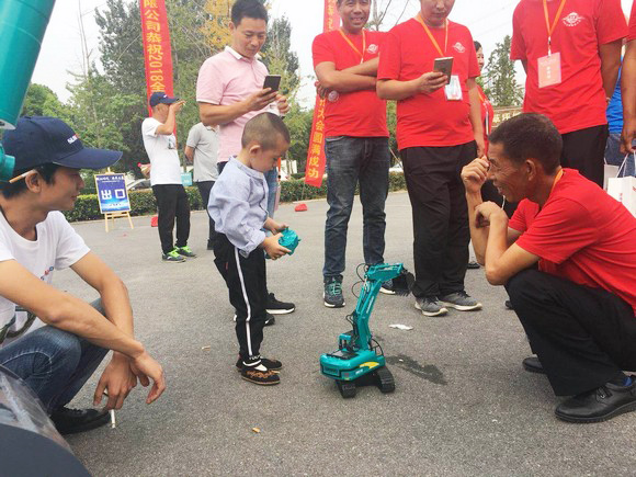 “超美微挖”现身2018微挖峰会，球友会体育-球友会体育（中国）官方在线
智能微挖出口过万台