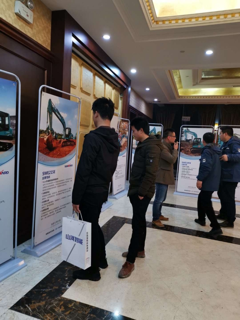 订货会场锦旗飘飘，客户称买挖机就买球友会体育-球友会体育（中国）官方在线
智能