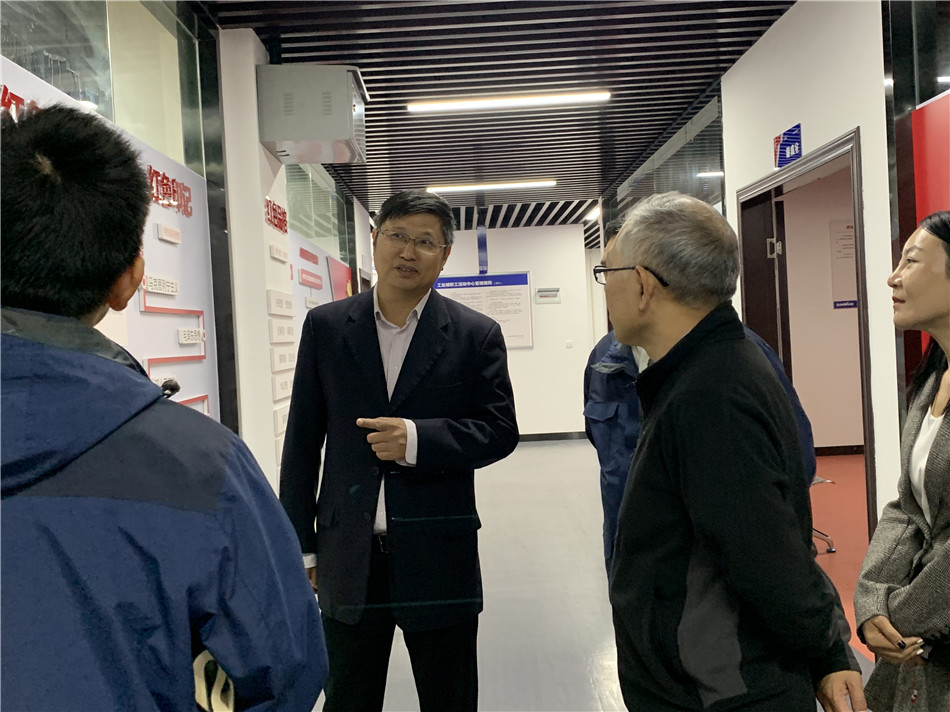 长沙市总工会党组书记周宏兆一行莅临球友会体育-球友会体育（中国）官方在线
智能考察调研
