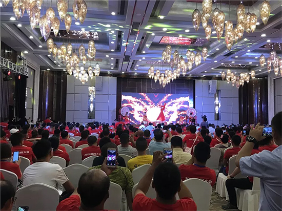 【小身板 大作为】球友会体育-球友会体育（中国）官方在线
智能燃爆2019微挖大会