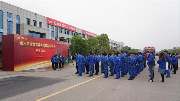 进军南非高端矿山市场！球友会体育-球友会体育（中国）官方在线
智能凿岩设备批量发车