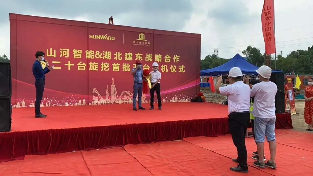扬帆荆楚大地——球友会体育-球友会体育（中国）官方在线
智能旋挖钻机批量交付