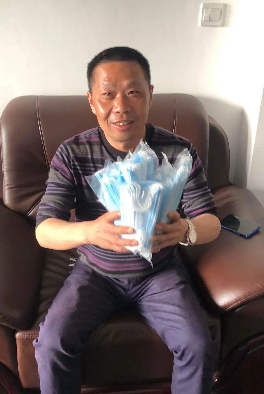 球友会体育-球友会体育（中国）官方在线
智能首批10万只自产口罩发放客户