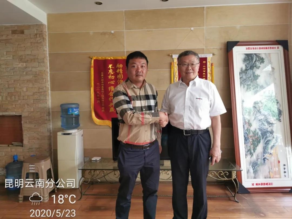 董事长何清华视察球友会体育-球友会体育（中国）官方在线
智能基础装备事业部云南分公司