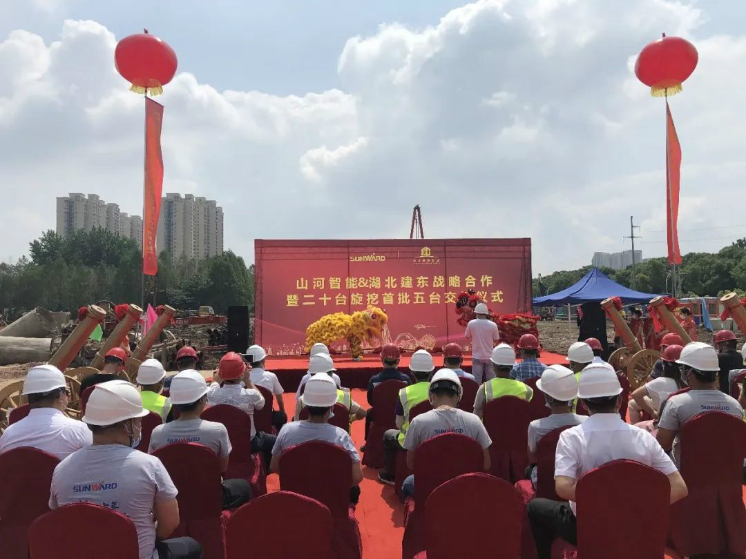 扬帆荆楚大地——球友会体育-球友会体育（中国）官方在线
智能旋挖钻机批量交付