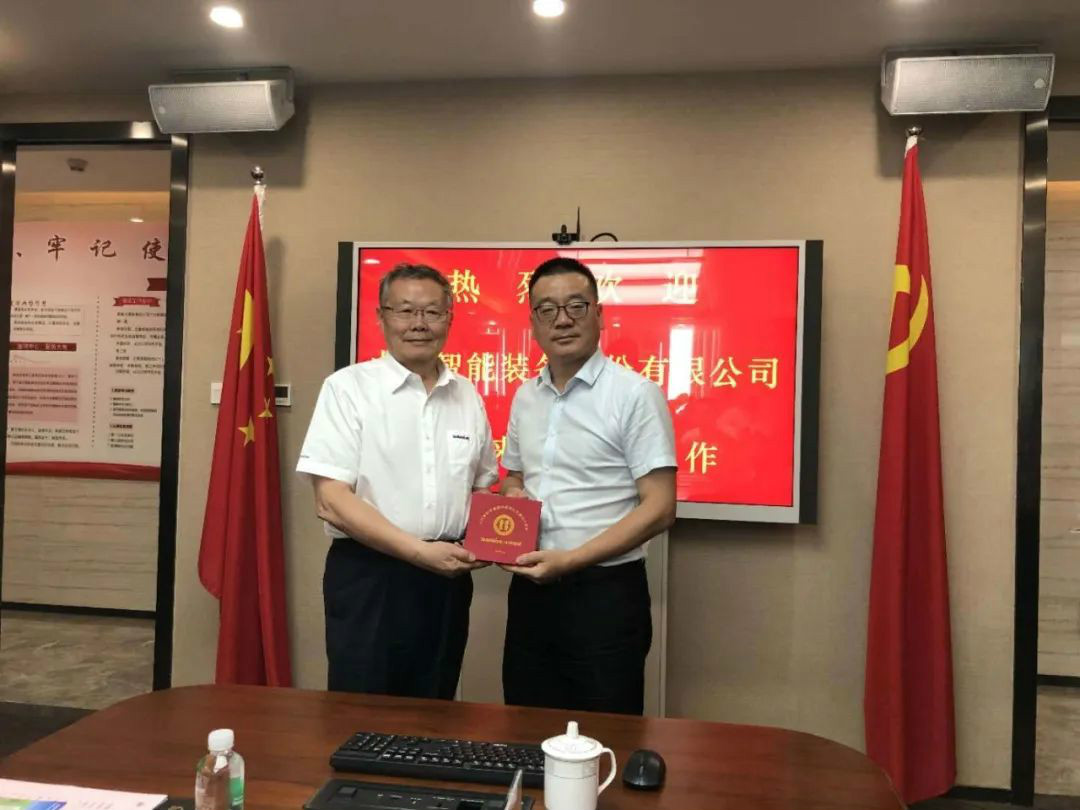强强联合， 球友会体育-球友会体育（中国）官方在线
智能“一体两翼”战略取得重大突破