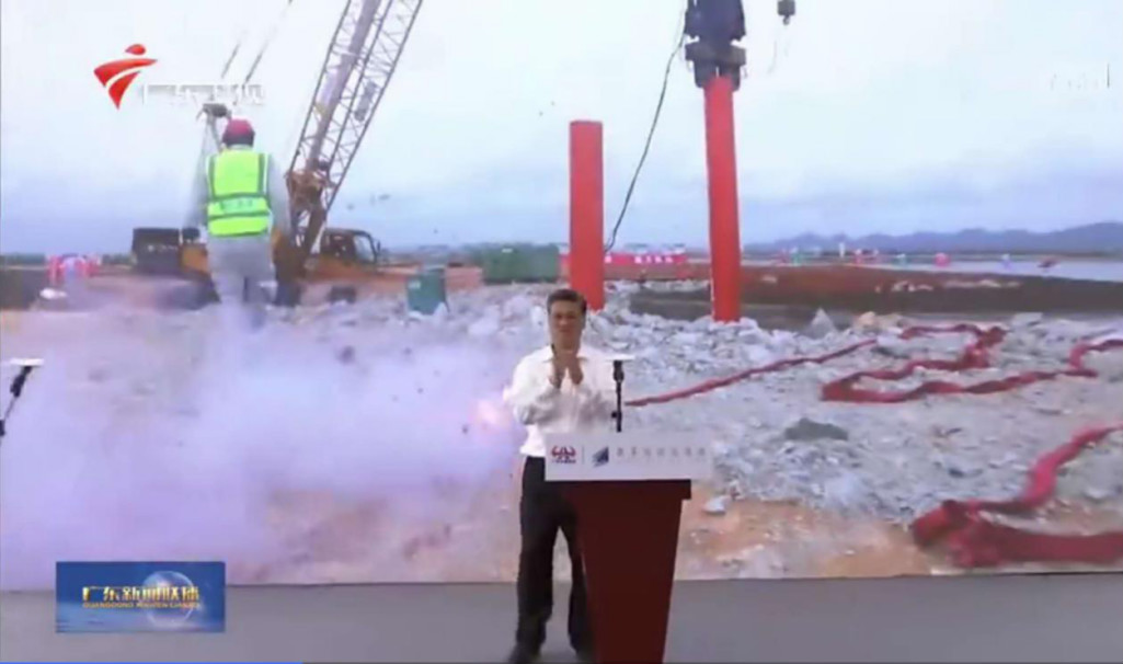 大湾区又一跨海“大桥”开工，球友会体育-球友会体育（中国）官方在线
智能挖掘机“秀”美现场