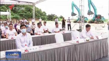 大湾区又一跨海“大桥”开工，球友会体育-球友会体育（中国）官方在线
智能挖掘机“秀”美现场