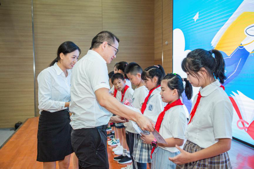 精准服务共建家园，解决刚需心怀感恩——球友会体育-球友会体育（中国）官方在线
智能首期职工子女暑期托管班圆满结班