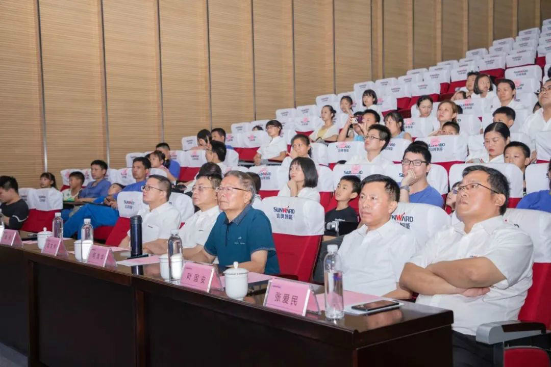 公司托管子女，员工暑期无忧 ——球友会体育-球友会体育（中国）官方在线
智能职工子女暑期托管班开班