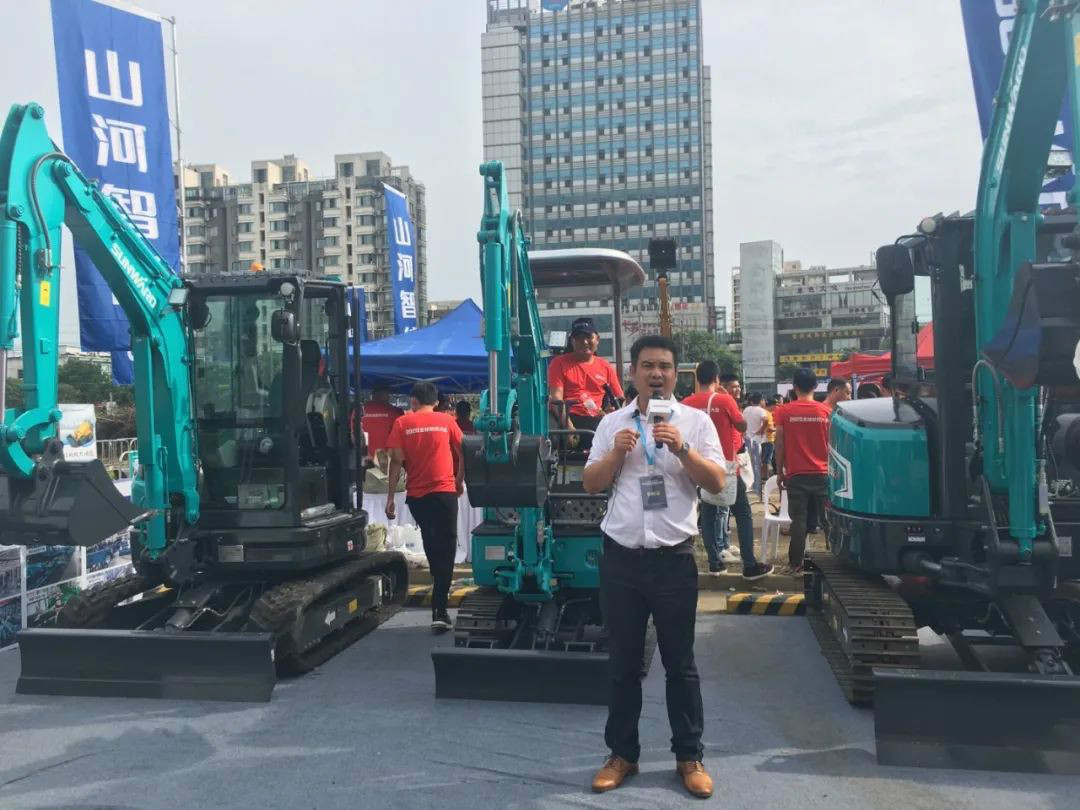 2020全球微挖大会 球友会体育-球友会体育（中国）官方在线
智能精品微挖赢得满堂彩