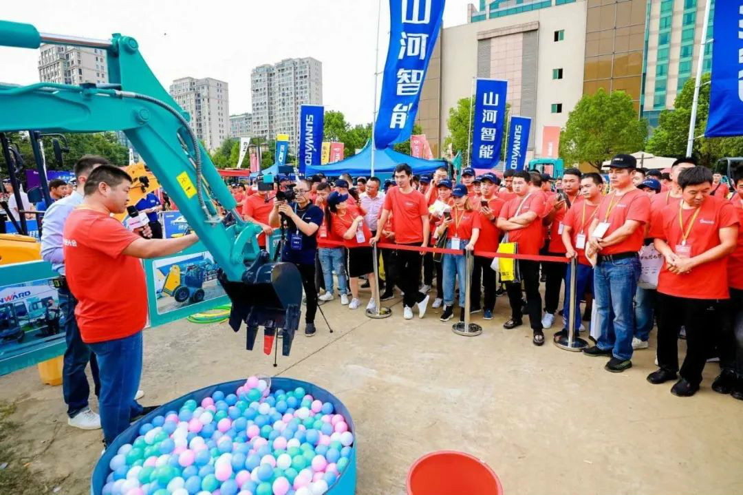 2020全球微挖大会 球友会体育-球友会体育（中国）官方在线
智能精品微挖赢得满堂彩