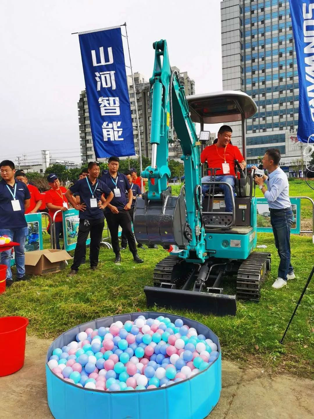 2020全球微挖大会 球友会体育-球友会体育（中国）官方在线
智能精品微挖赢得满堂彩