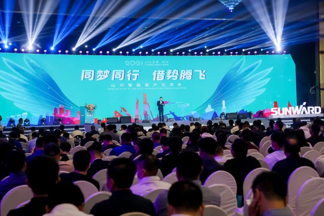 “爆品”出击！球友会体育-球友会体育（中国）官方在线
智能客户交流会签约超8亿元