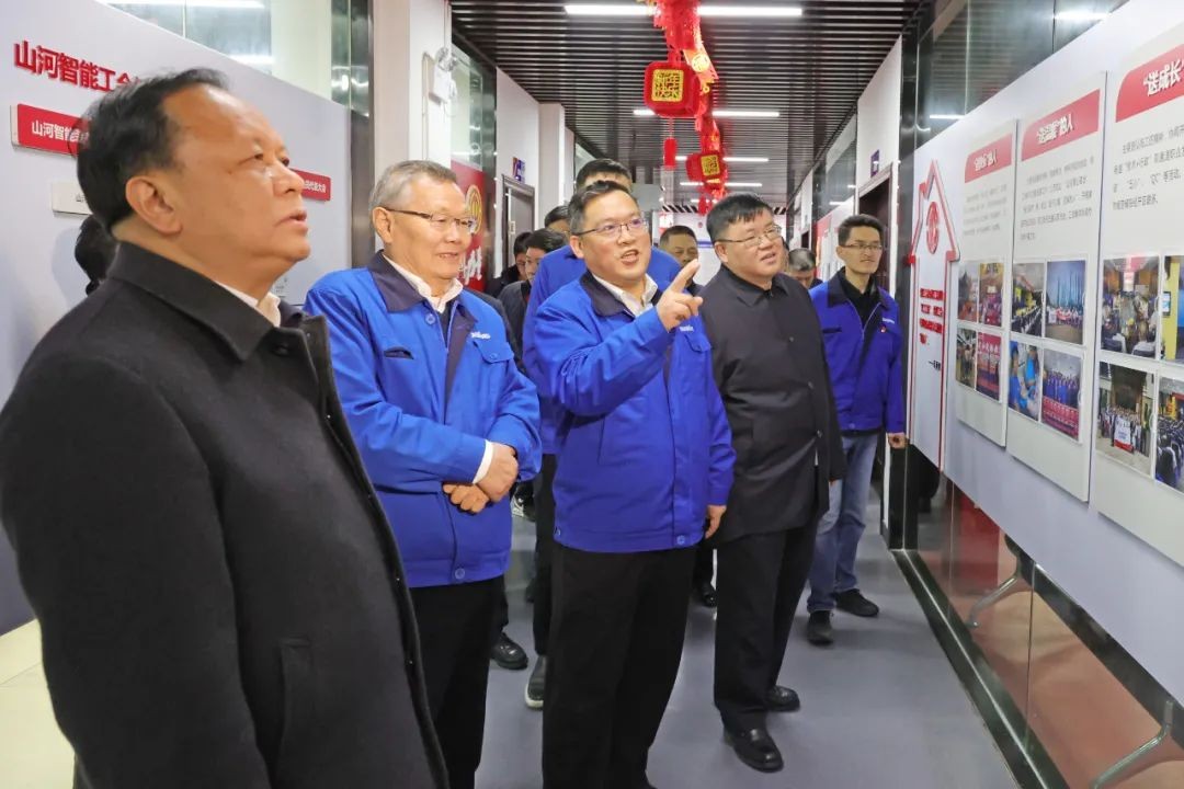 周农在球友会体育-球友会体育（中国）官方在线
智能调研时强调：企业工会要大力培养劳模和工匠