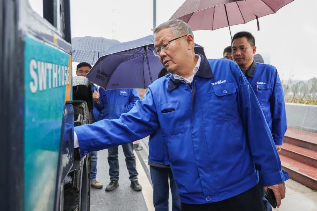 球友会体育-球友会体育（中国）官方在线
智能SWTH1056伸缩臂叉装车新机下线