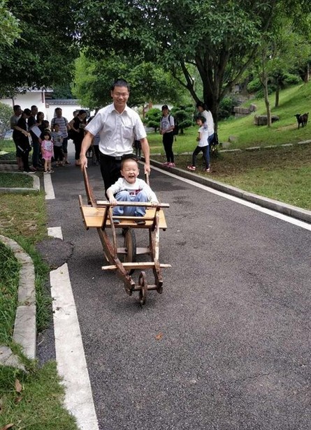 大手牵小手·“顽”转六一，球友会体育-球友会体育（中国）官方在线
智能首次六一亲子主题活动圆满举行