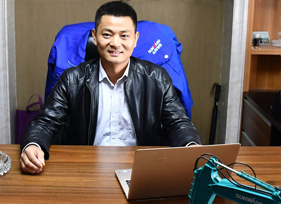 人生浮沉如梦，携手球友会体育-球友会体育（中国）官方在线
勇攀事业巅峰