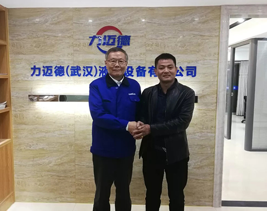 人生浮沉如梦，携手球友会体育-球友会体育（中国）官方在线
勇攀事业巅峰