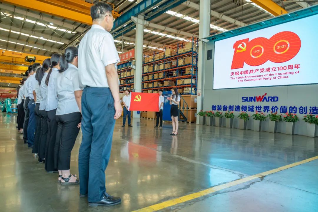 接续奋斗再出发——球友会体育-球友会体育（中国）官方在线
智能党委举行新党员入党宣誓和老党员重温入党誓词活动