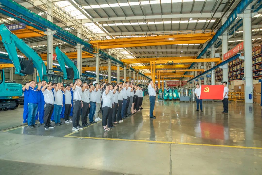接续奋斗再出发——球友会体育-球友会体育（中国）官方在线
智能党委举行新党员入党宣誓和老党员重温入党誓词活动