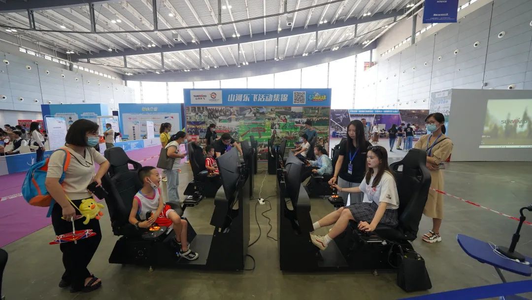 明星产品受追捧，球友会体育-球友会体育（中国）官方在线
航空携多款产品精彩亮相2021年湖南航展