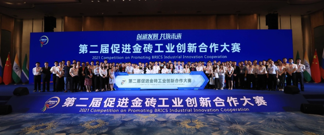 点赞！球友会体育-球友会体育（中国）官方在线
智能液压混合动力挖掘机项目荣获这个优秀项目奖→