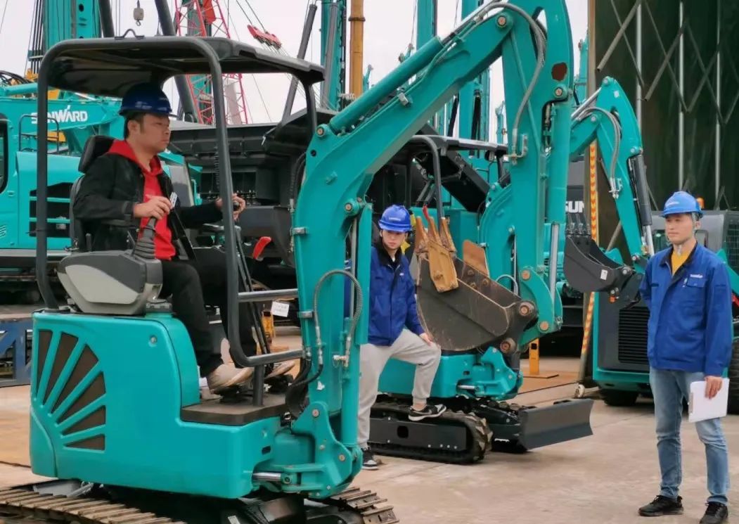 一起来“找茬”！10位“超级体验官”试驾球友会体育-球友会体育（中国）官方在线
智能最新“F系列”挖掘机