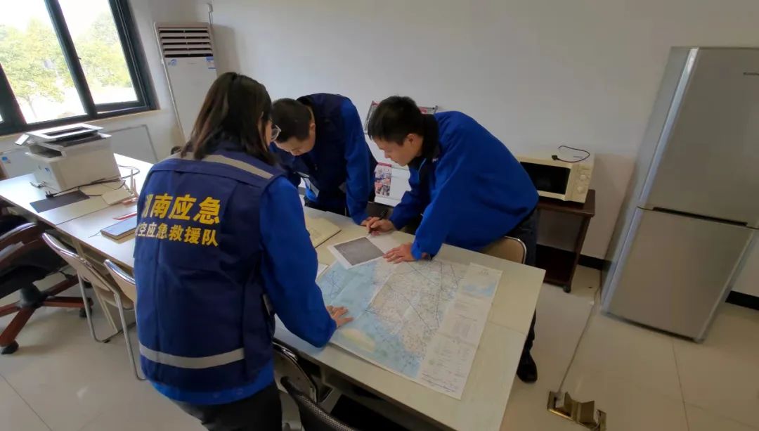 火情就是命令！湖南航空应急救援队球友会体育-球友会体育（中国）官方在线
机组展现“球友会体育-球友会体育（中国）官方在线
速度”