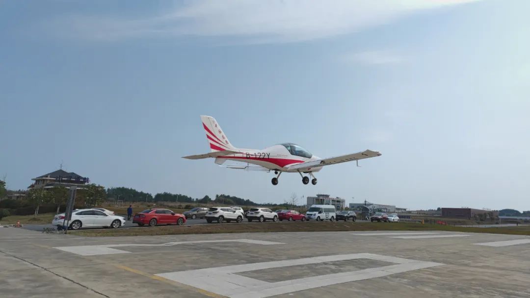 火情就是命令！湖南航空应急救援队球友会体育-球友会体育（中国）官方在线
机组展现“球友会体育-球友会体育（中国）官方在线
速度”