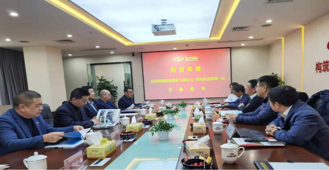 携手战边疆！球友会体育-球友会体育（中国）官方在线
智能潜孔钻机助力宏大爆破新疆奇台项目建设