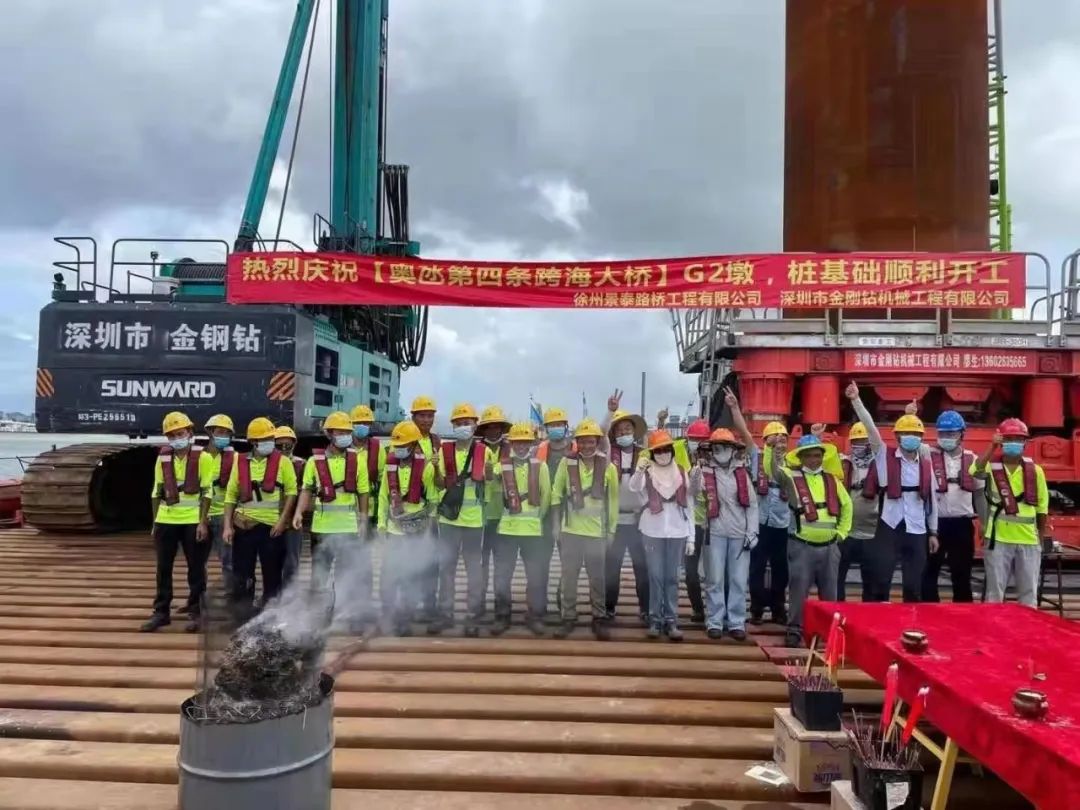乘风破浪的旋挖钻机!球友会体育-球友会体育(中国)官方在线
智能助建澳氹第四跨海大桥