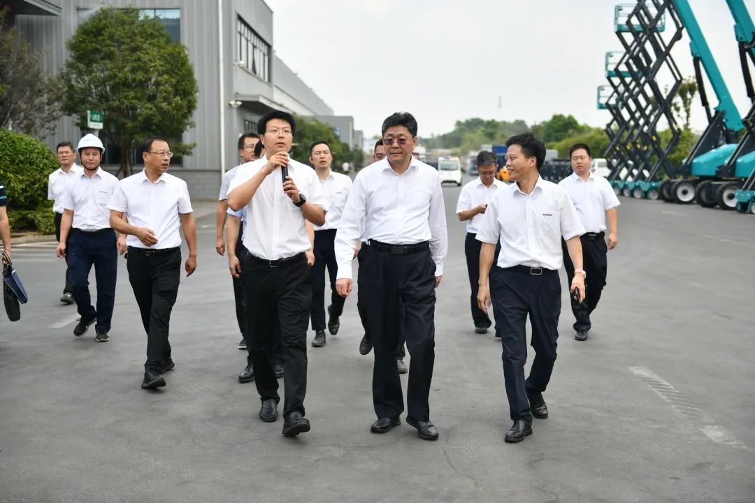国家应急管理部郭治武局长一行考察球友会体育-球友会体育（中国）官方在线
智能无人化应急救援装备