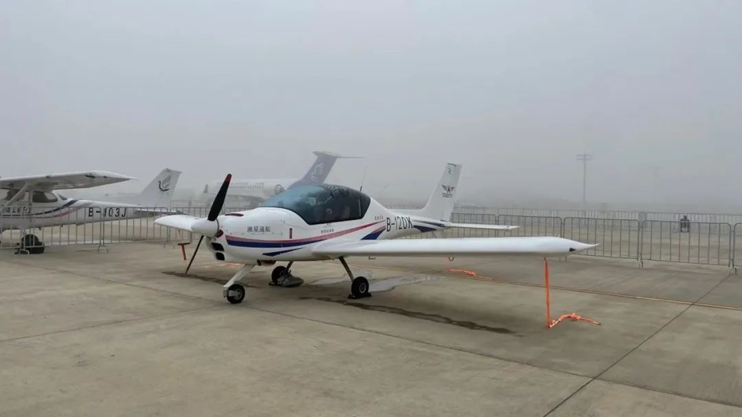 逆势飞翔！球友会体育-球友会体育（中国）官方在线
航空携手合作伙伴亮相2022南昌飞行大会