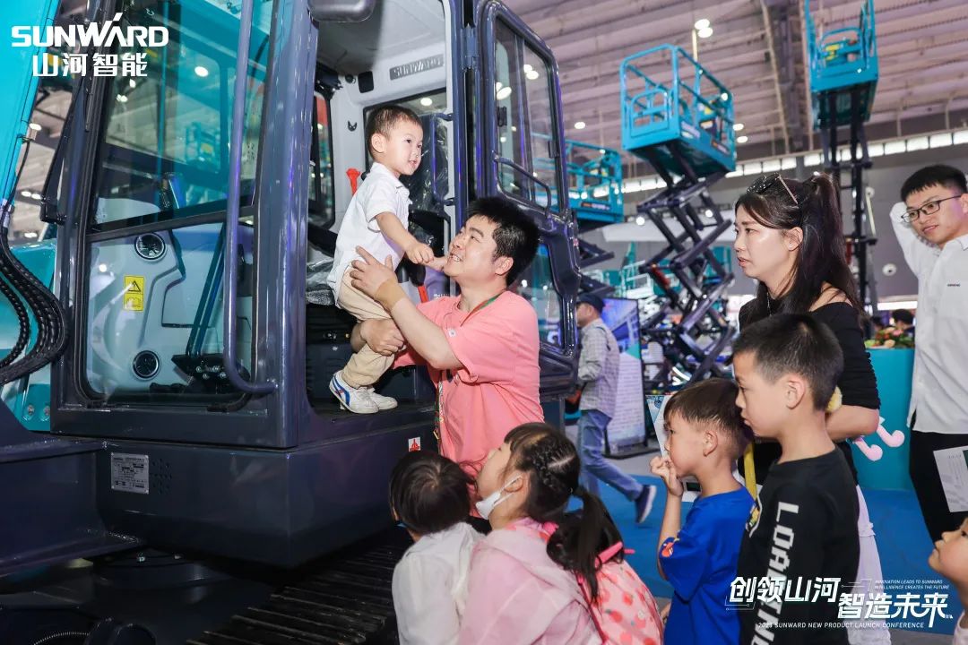 精品出击、互动不断！球友会体育-球友会体育（中国）官方在线
智能F系列挖掘机闪耀长沙展