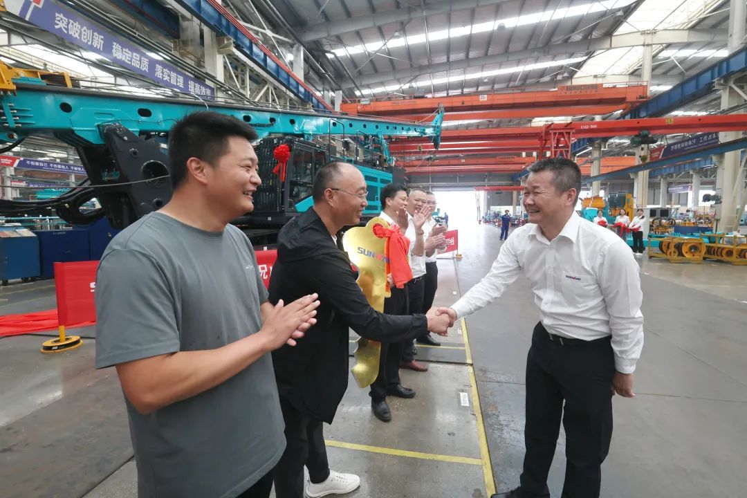 助力“双碳”、绿动未来！球友会体育-球友会体育（中国）官方在线
智能增程式电动旋挖钻机、液压混合动力旋挖钻机齐交付