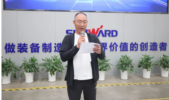 助力“双碳”、绿动未来！球友会体育-球友会体育（中国）官方在线
智能增程式电动旋挖钻机、液压混合动力旋挖钻机齐交付