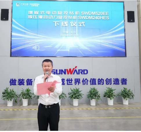 助力“双碳”、绿动未来！球友会体育-球友会体育（中国）官方在线
智能增程式电动旋挖钻机、液压混合动力旋挖钻机齐交付