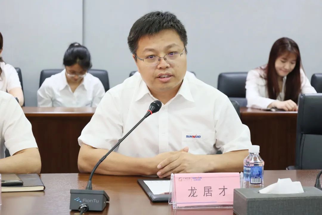 携手开启绿色转型之路！球友会体育-球友会体育（中国）官方在线
智能&南京盖百氏增程式电动旋挖钻机签约仪式成功举办