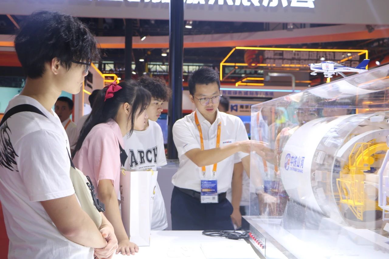 中铁球友会体育-球友会体育（中国）官方在线
亮相首届广州大湾区国际轨道交通产业发展论坛暨展览会