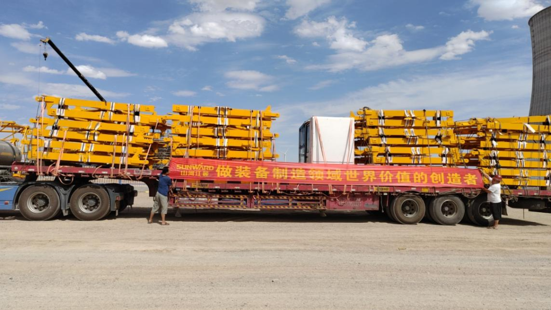 大漠戈壁展雄姿！球友会体育-球友会体育（中国）官方在线
江麓塔机助力常乐电厂项目