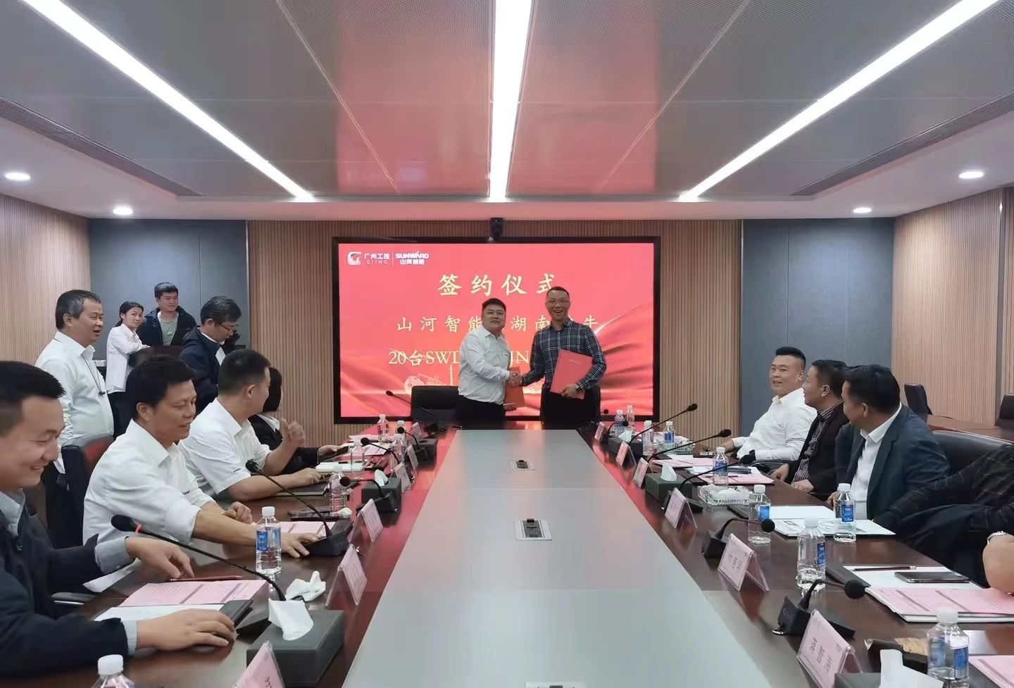 行业寒冬现暖阳！现场签购20台旋挖钻机，球友会体育-球友会体育（中国）官方在线
智能携手湖南骏牛助力国家电网项目建设